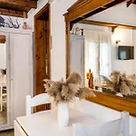 Aliki Houses Beach Residence Nyaraló